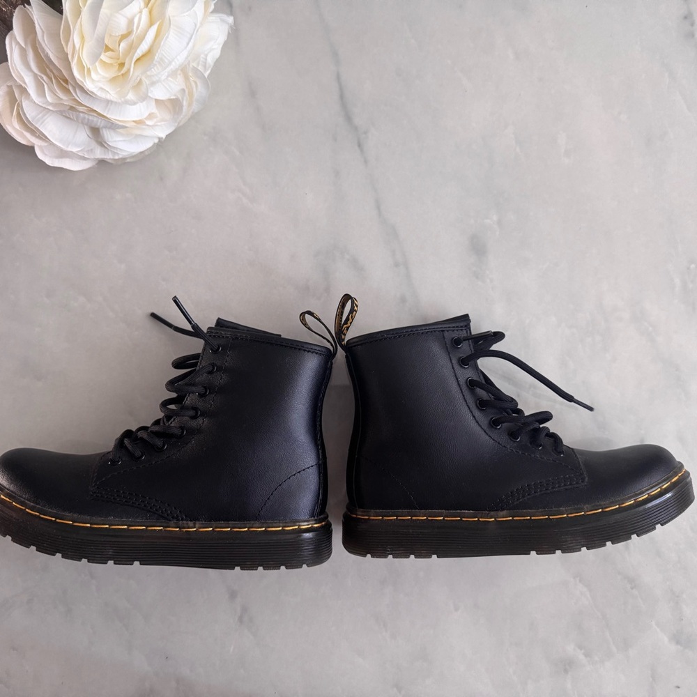 Dr. Marten’s kids Zavalas size 1 NWOT